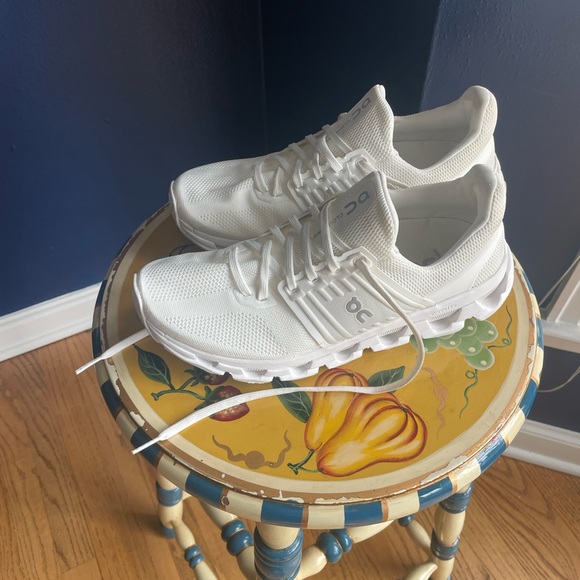 On Running Shoes - On Cloud Running White Low-Top Mesh Trainer 8.5